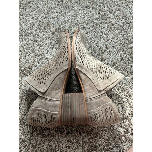 Vince Camuto Perforated Suede Booties Clorieea size 10. - Picture 5 of 8